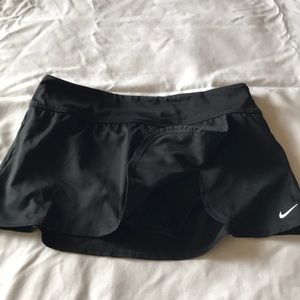 Nike skirt (tennis?) sz M worn once EUC